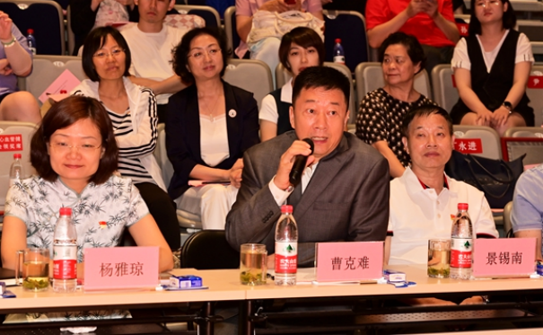 著名演员曹克难点评演讲者 著名演员曹克难点评演讲者
